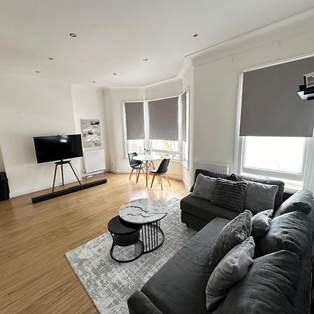 Spacious 2 Bed Flat In 런던 외부 사진