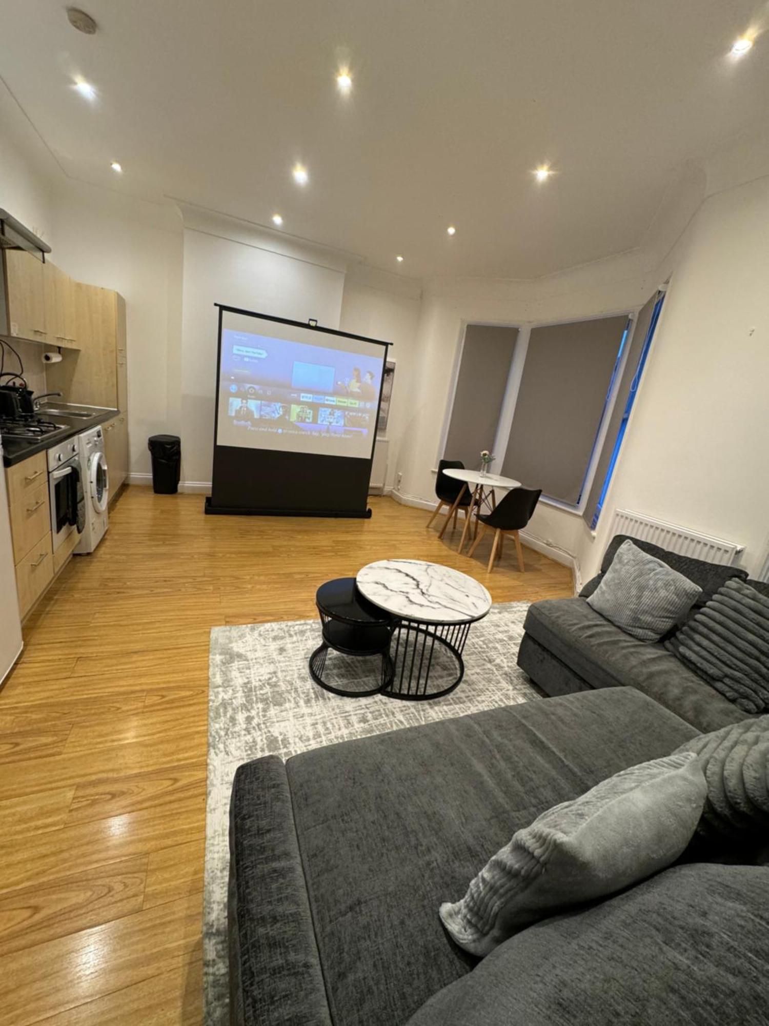 Spacious 2 Bed Flat In 런던 외부 사진